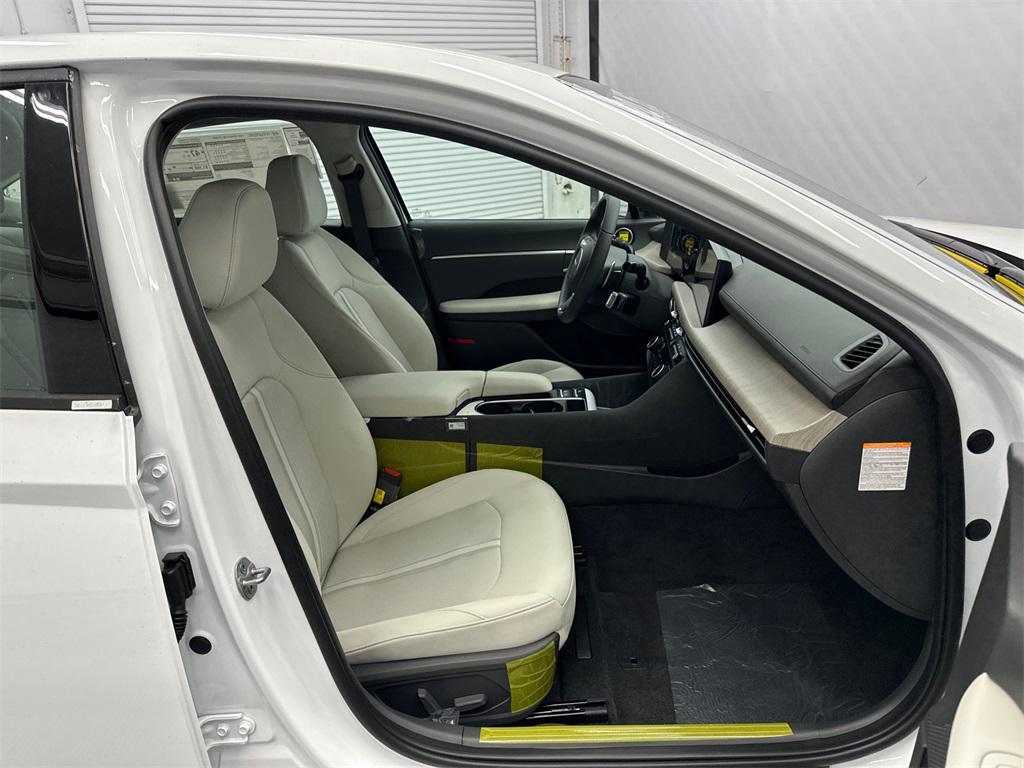 new 2025 Hyundai Sonata Hybrid car, priced at $30,774