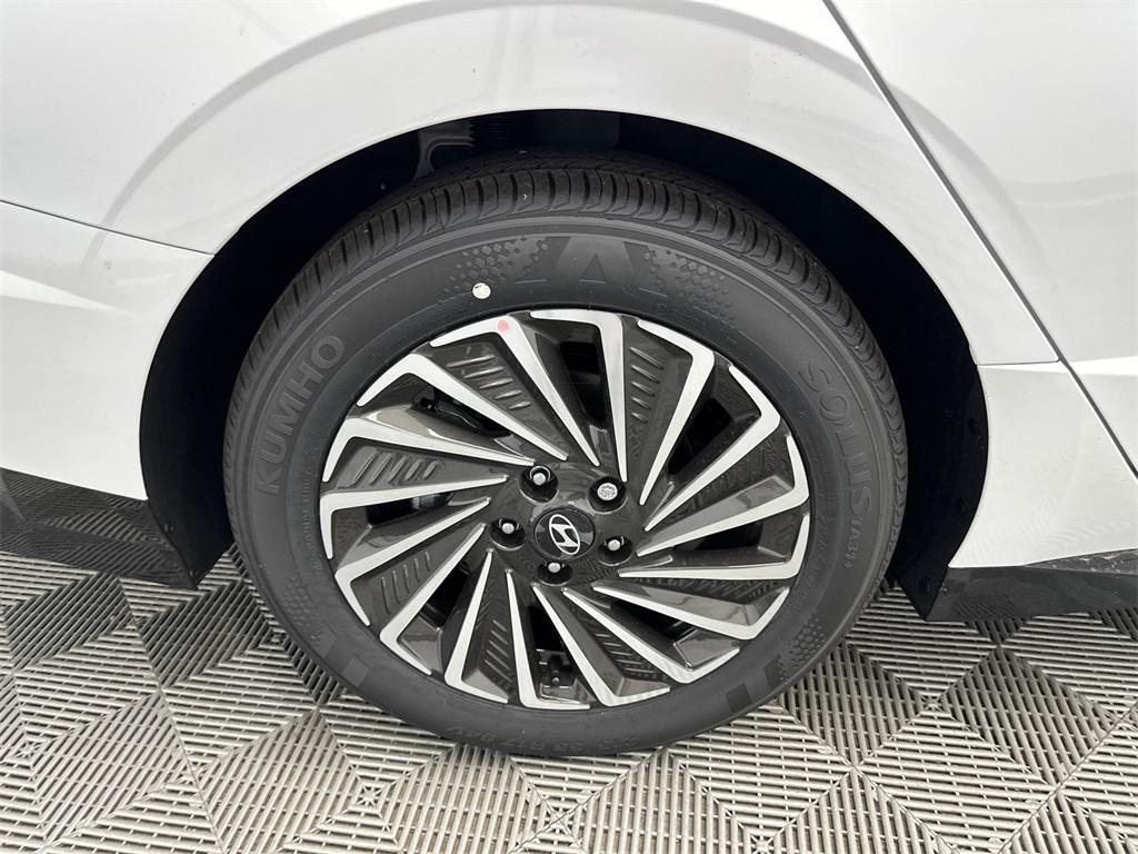 new 2025 Hyundai Sonata Hybrid car, priced at $30,774