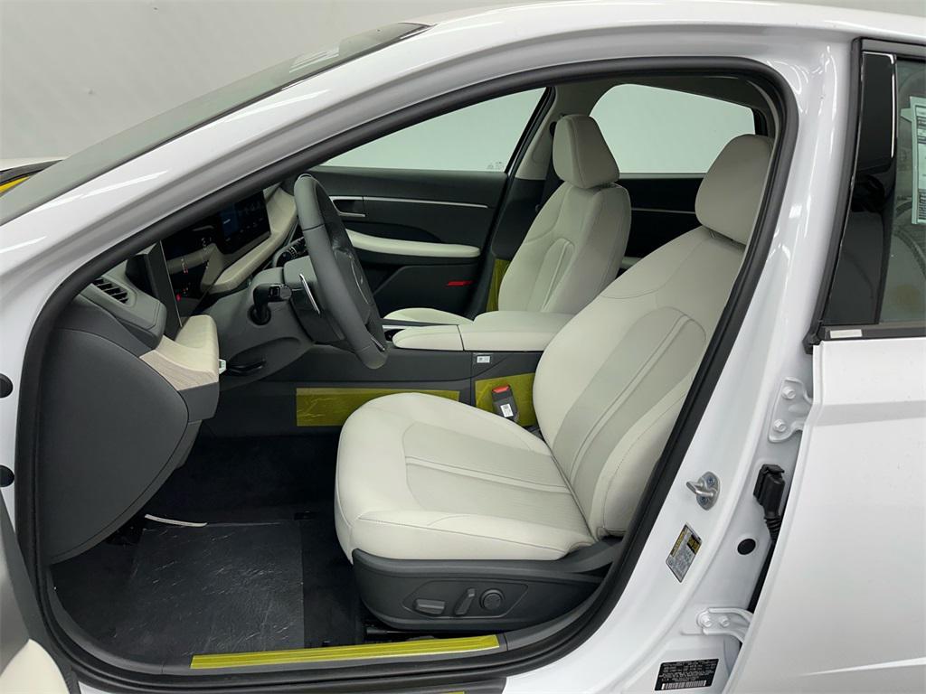 new 2025 Hyundai Sonata Hybrid car, priced at $30,774