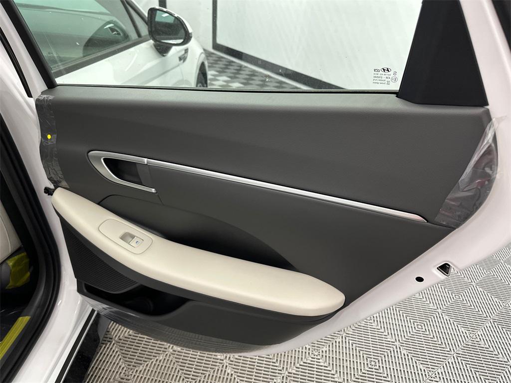 new 2025 Hyundai Sonata Hybrid car, priced at $30,774