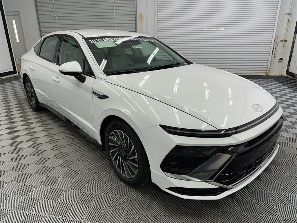 new 2025 Hyundai Sonata Hybrid car, priced at $30,774