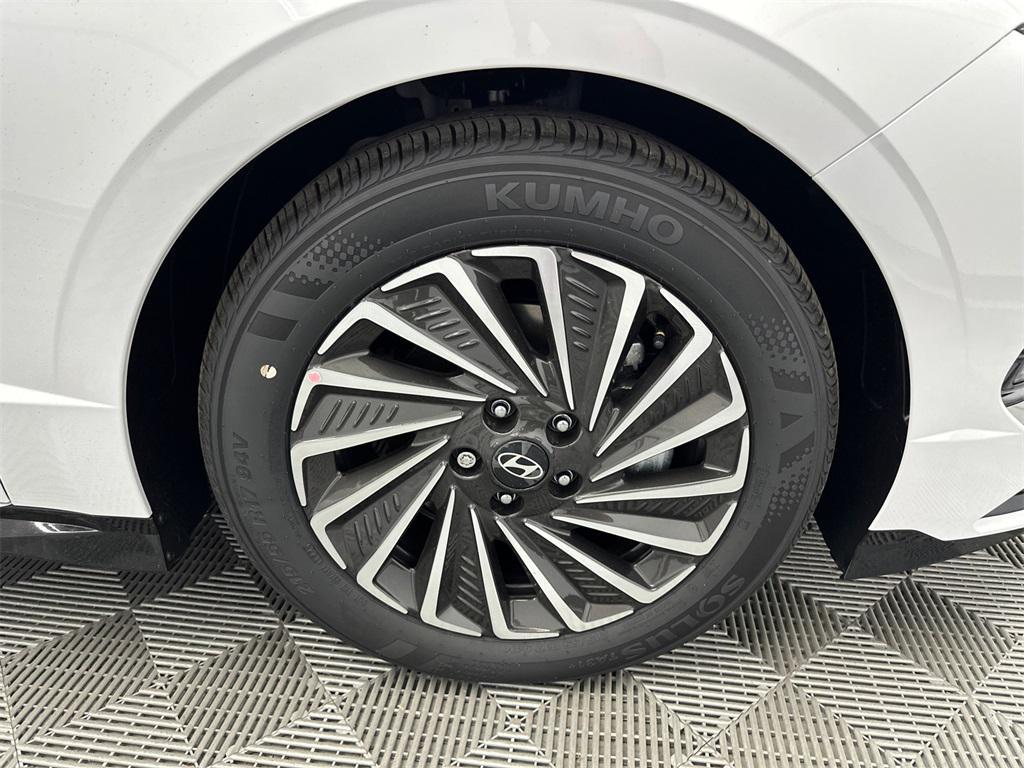 new 2025 Hyundai Sonata Hybrid car, priced at $30,774