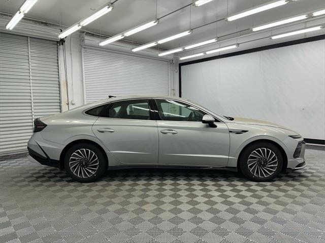 new 2025 Hyundai Sonata Hybrid car, priced at $30,619