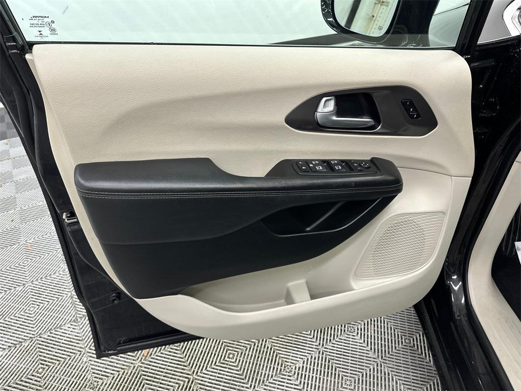 used 2017 Chrysler Pacifica car, priced at $14,824