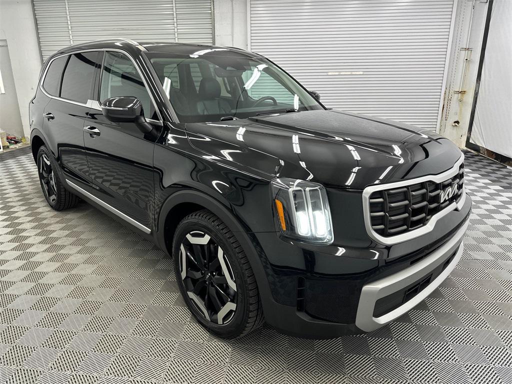 used 2023 Kia Telluride car, priced at $27,942