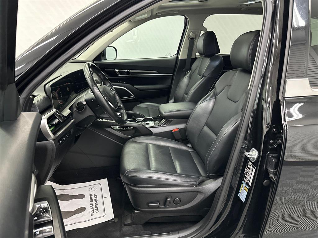 used 2023 Kia Telluride car, priced at $27,942