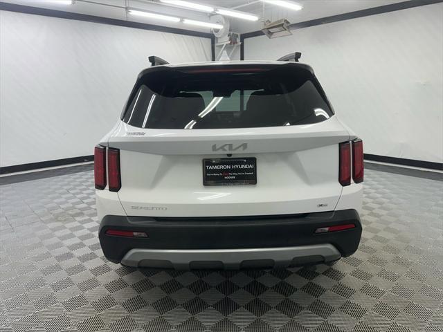 used 2023 Kia Sorento car, priced at $32,426