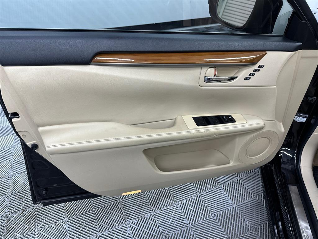 used 2014 Lexus ES 300h car, priced at $15,833
