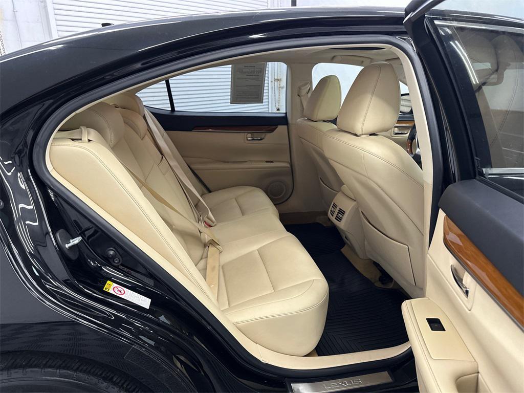 used 2014 Lexus ES 300h car, priced at $15,833