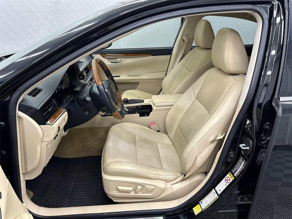 used 2014 Lexus ES 300h car, priced at $15,833