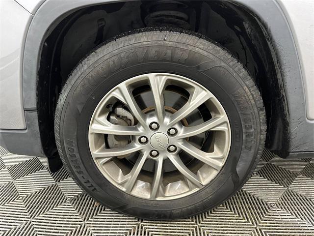 used 2019 Jeep Cherokee car, priced at $14,562