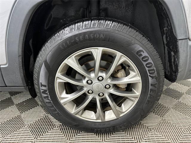 used 2019 Jeep Cherokee car, priced at $14,562