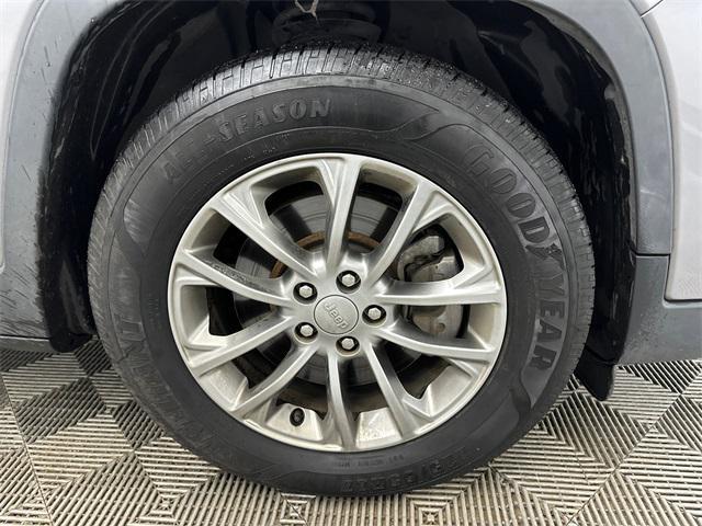 used 2019 Jeep Cherokee car, priced at $14,562