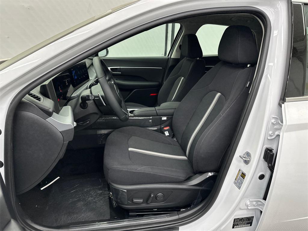 new 2025 Hyundai Sonata Hybrid car, priced at $29,943