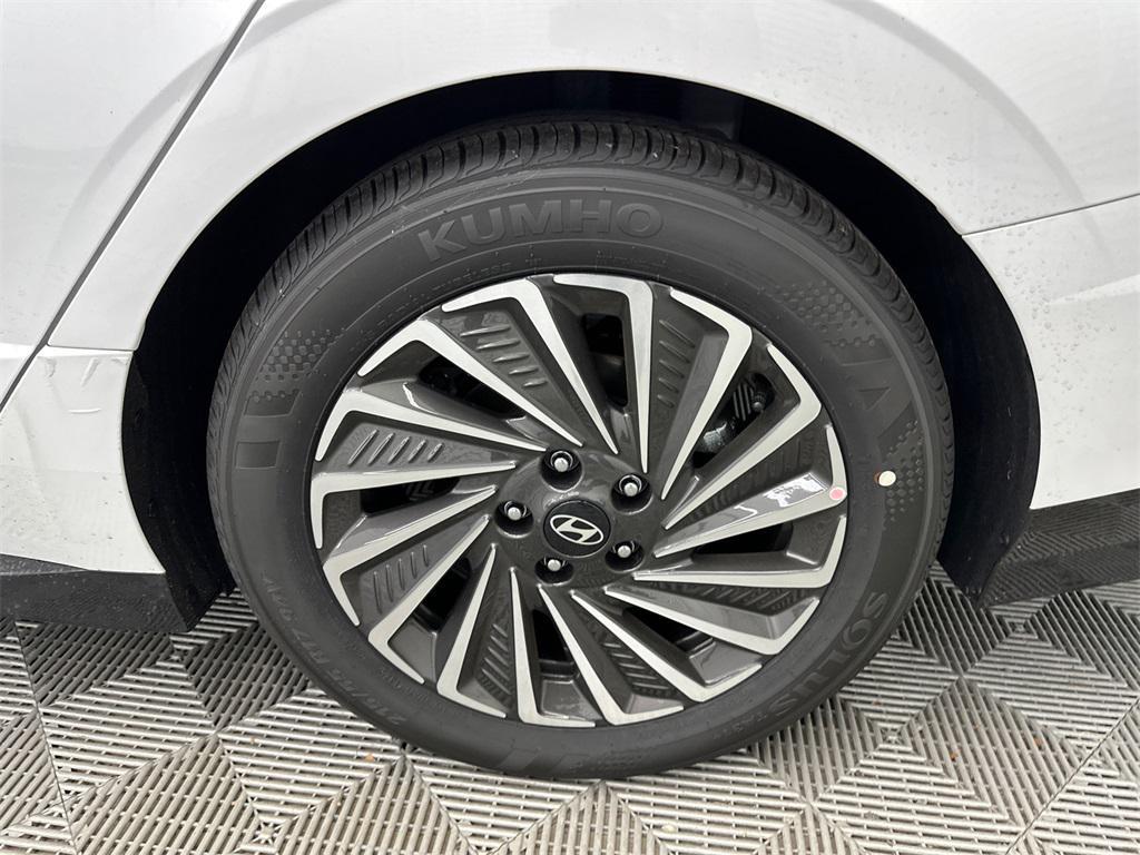 new 2025 Hyundai Sonata Hybrid car, priced at $29,943
