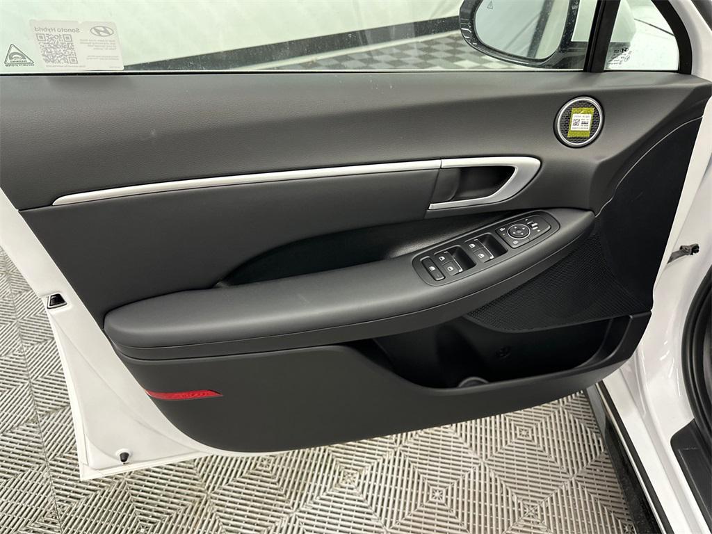 new 2025 Hyundai Sonata Hybrid car, priced at $29,943