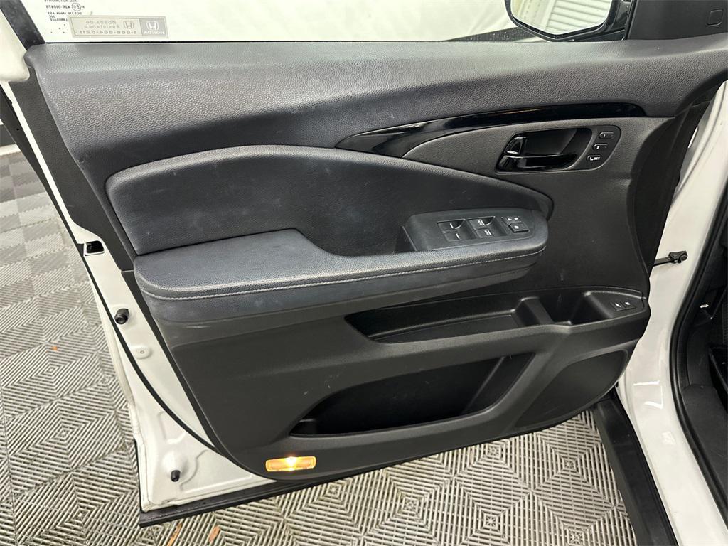 used 2022 Honda Passport car, priced at $29,719