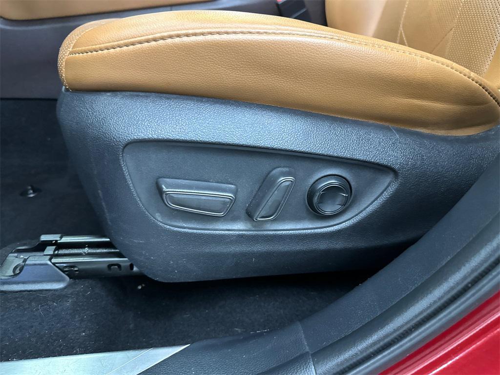 used 2020 Toyota Highlander car, priced at $27,991