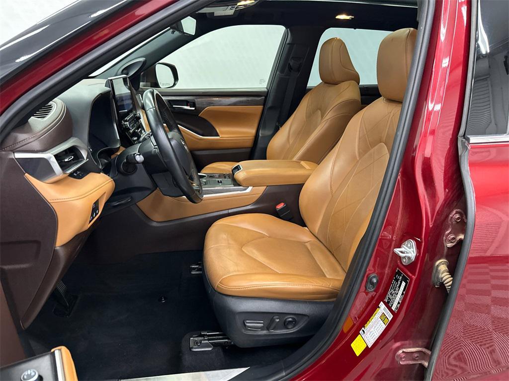 used 2020 Toyota Highlander car, priced at $27,991