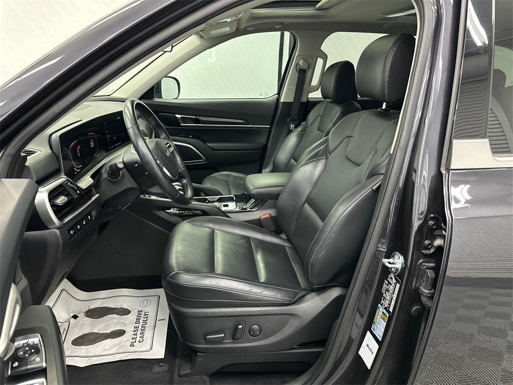 used 2025 Kia Telluride car, priced at $34,974