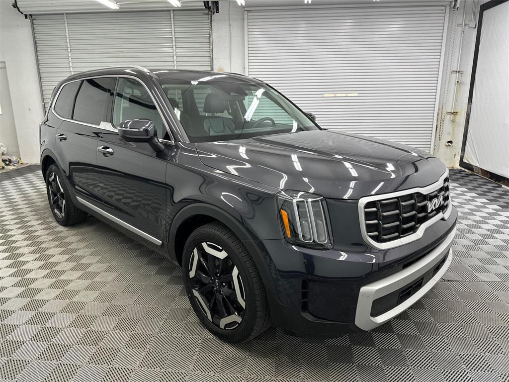 used 2025 Kia Telluride car, priced at $34,974