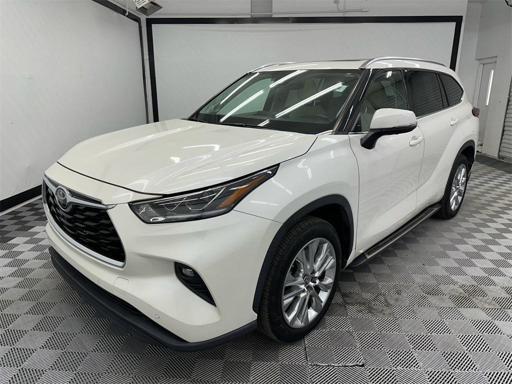 used 2021 Toyota Highlander car, priced at $27,997