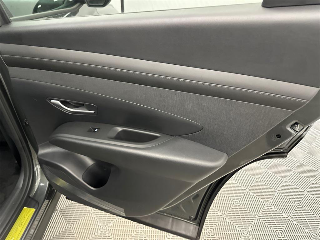 new 2025 Hyundai TUCSON Hybrid car, priced at $33,338