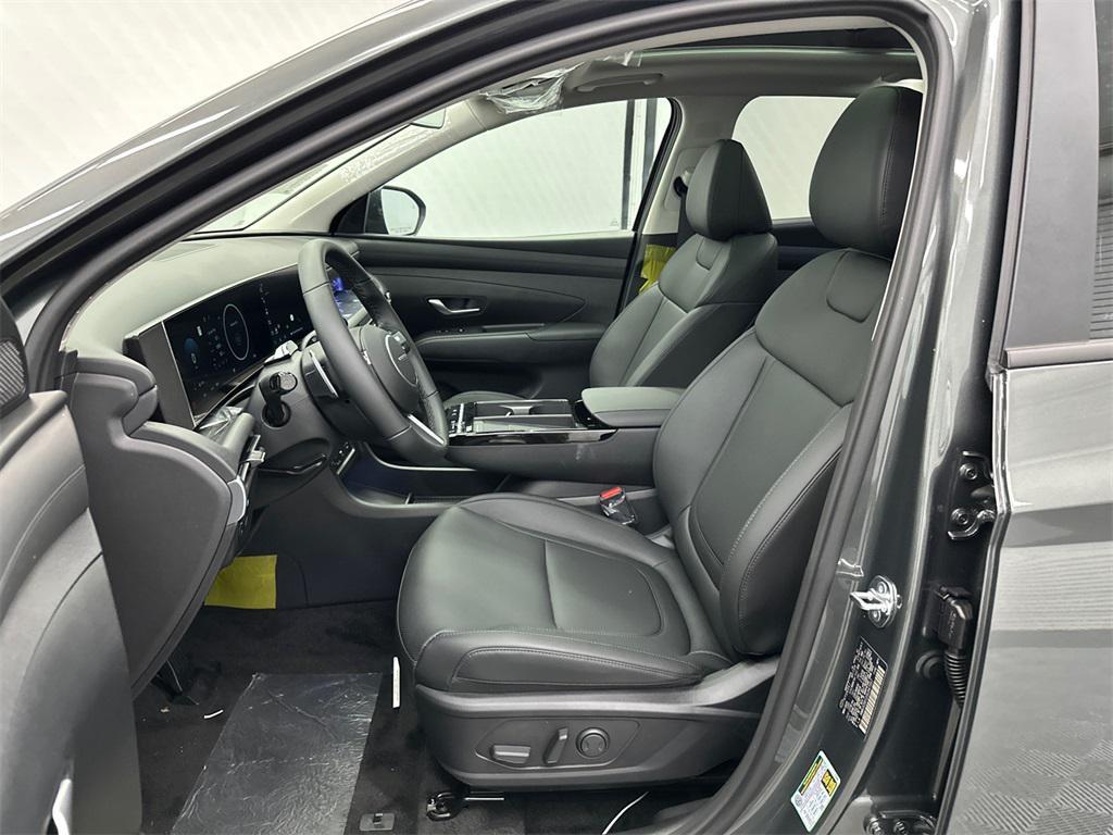 new 2025 Hyundai TUCSON Hybrid car, priced at $33,338