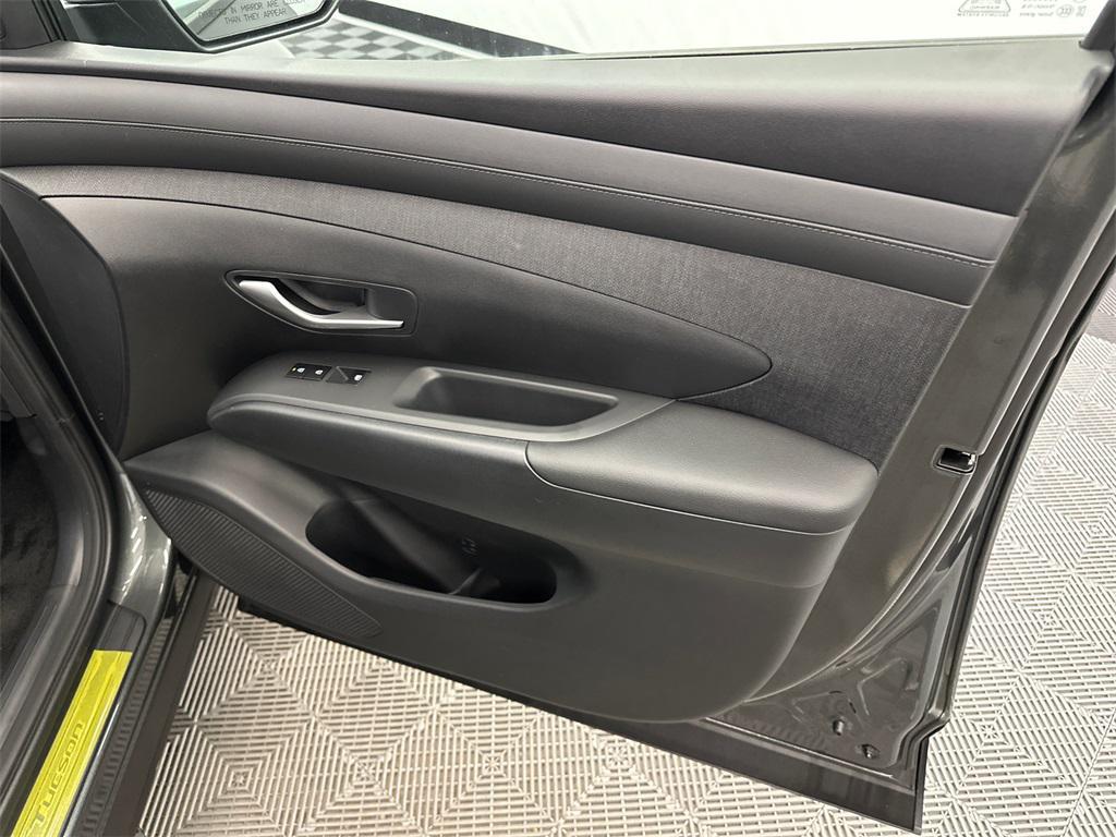 new 2025 Hyundai TUCSON Hybrid car, priced at $33,338