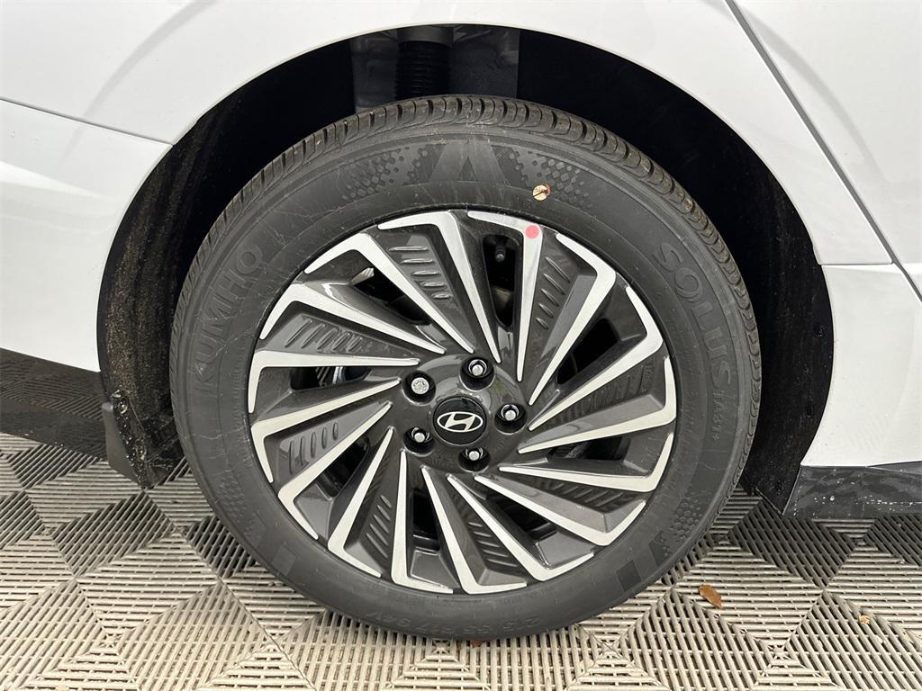 new 2025 Hyundai Sonata Hybrid car, priced at $30,599