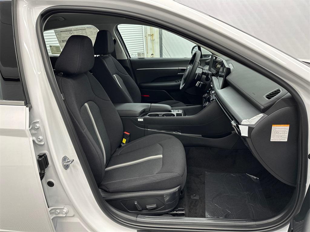 new 2025 Hyundai Sonata Hybrid car, priced at $30,599