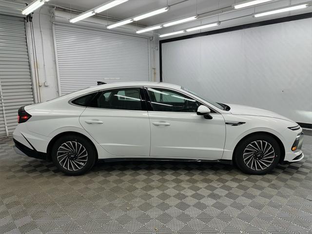 new 2025 Hyundai Sonata Hybrid car, priced at $33,398