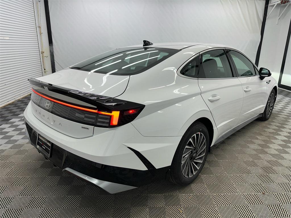 new 2025 Hyundai Sonata Hybrid car, priced at $30,599
