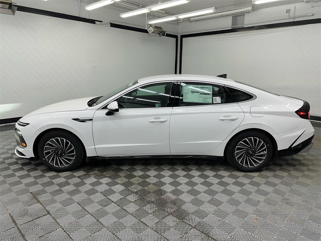 new 2025 Hyundai Sonata Hybrid car, priced at $30,599