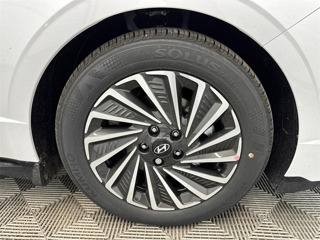 new 2025 Hyundai Sonata Hybrid car, priced at $30,599