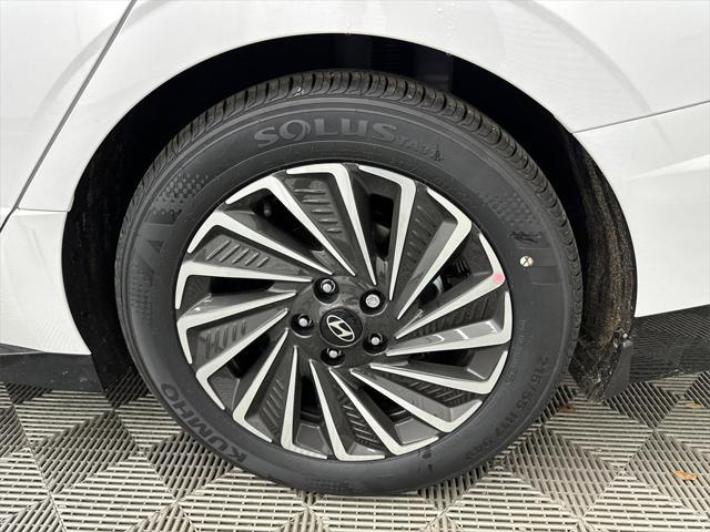 new 2025 Hyundai Sonata Hybrid car, priced at $33,398