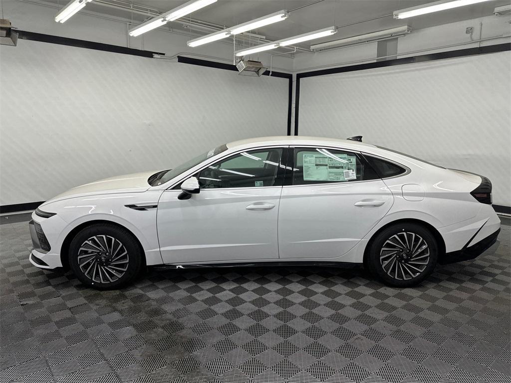 new 2025 Hyundai Sonata Hybrid car, priced at $30,774