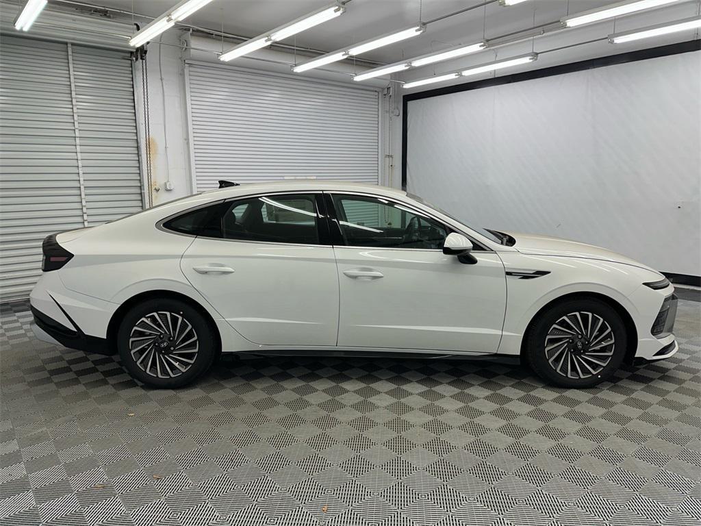 new 2025 Hyundai Sonata Hybrid car, priced at $30,774