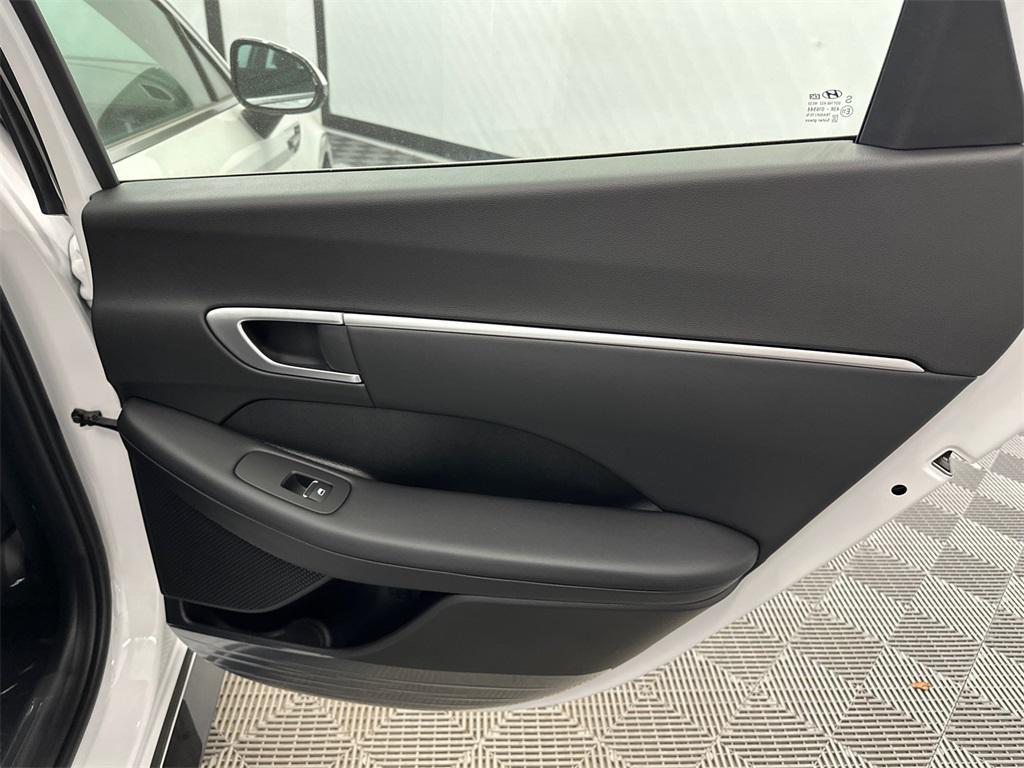 new 2025 Hyundai Sonata Hybrid car, priced at $30,774
