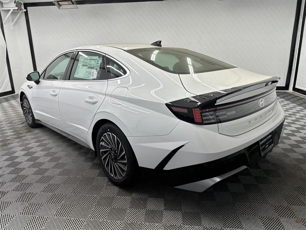 new 2025 Hyundai Sonata Hybrid car, priced at $30,774