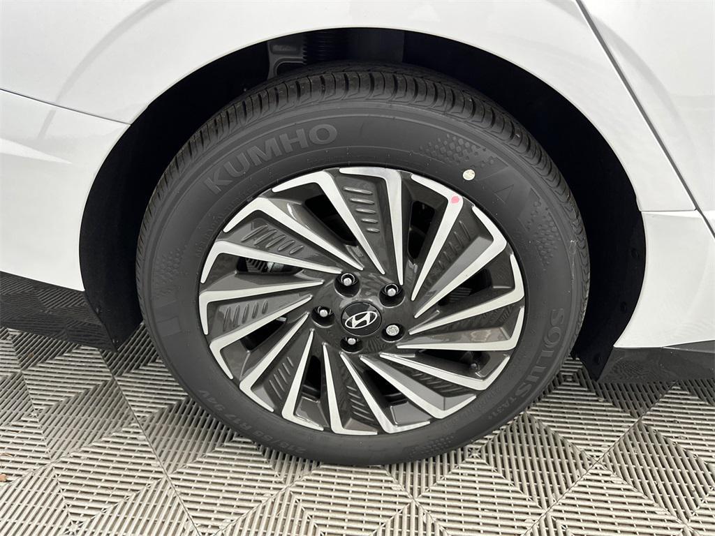 new 2025 Hyundai Sonata Hybrid car, priced at $30,774