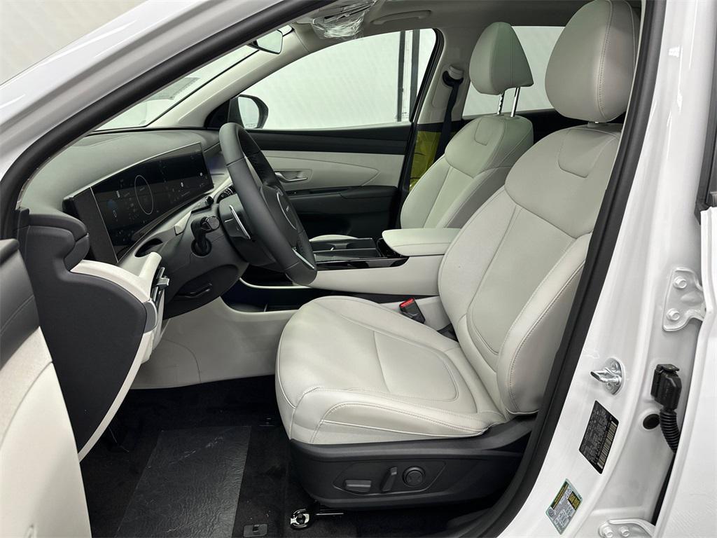 new 2025 Hyundai TUCSON Hybrid car, priced at $33,638