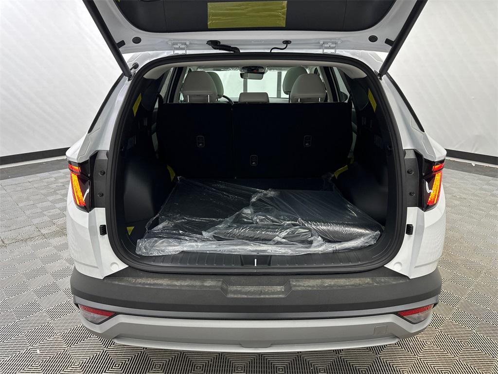 new 2025 Hyundai TUCSON Hybrid car, priced at $33,638