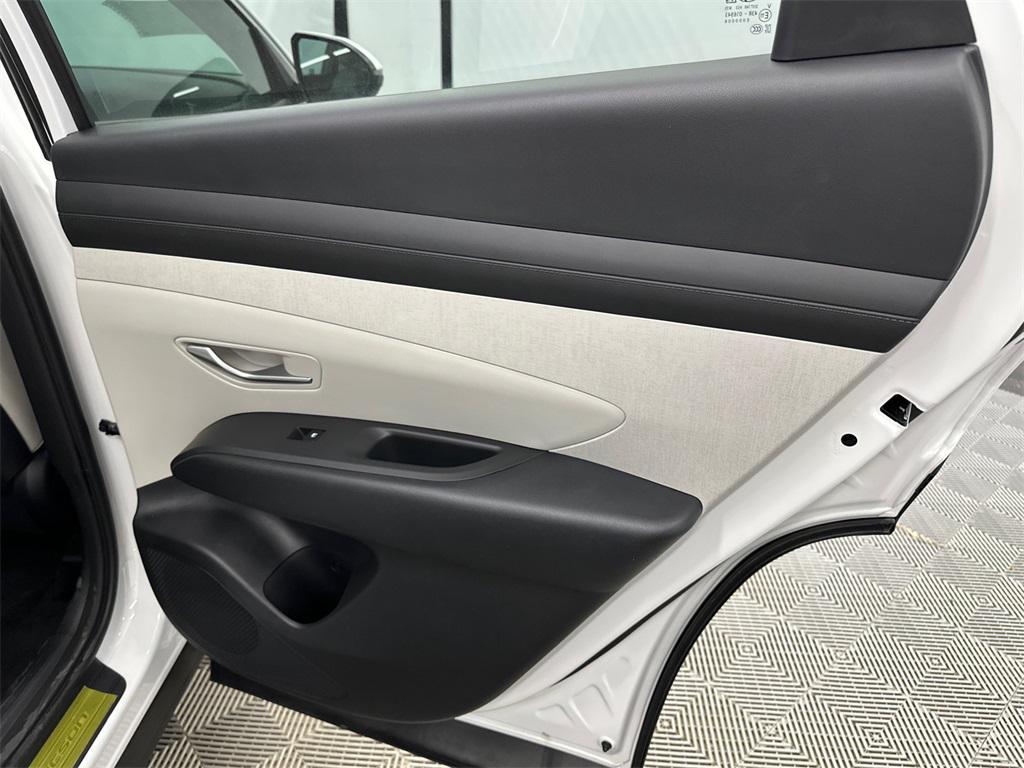 new 2025 Hyundai TUCSON Hybrid car, priced at $33,638