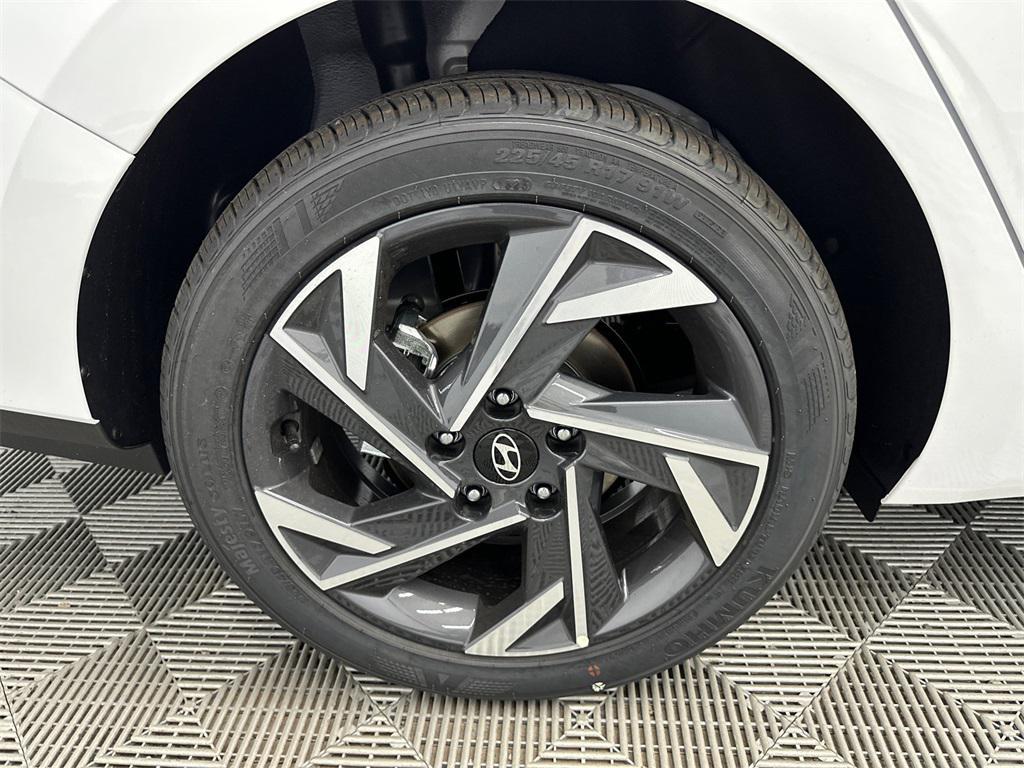 new 2025 Hyundai Elantra car, priced at $23,604