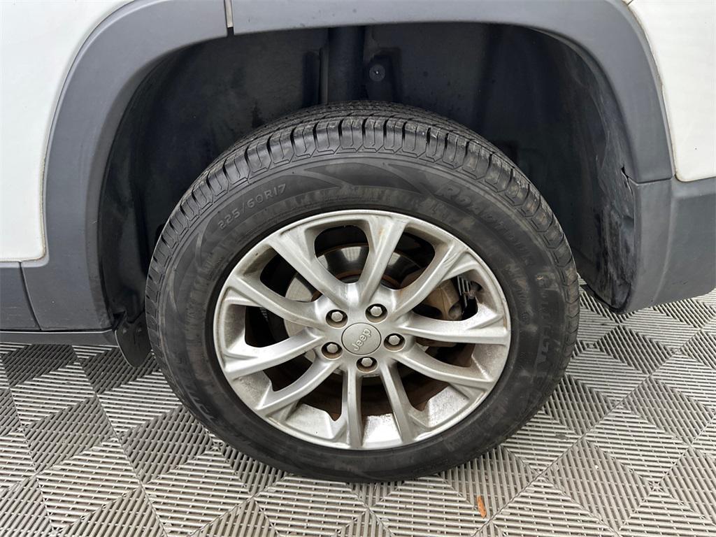 used 2019 Jeep Cherokee car, priced at $12,456
