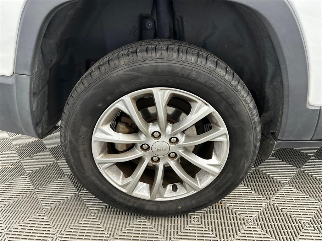 used 2019 Jeep Cherokee car, priced at $12,456