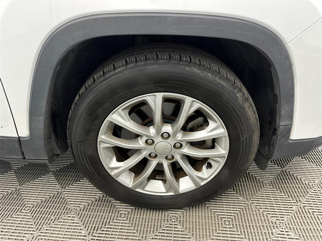 used 2019 Jeep Cherokee car, priced at $12,456