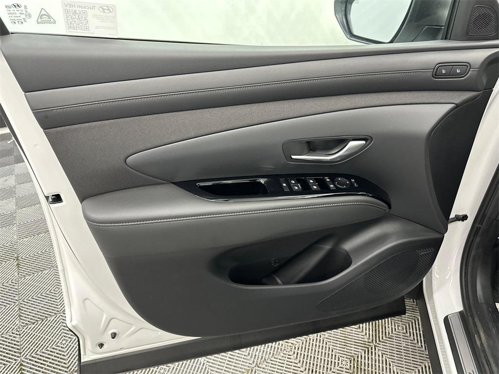new 2025 Hyundai TUCSON Hybrid car, priced at $40,778