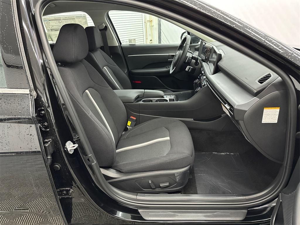 new 2025 Hyundai Sonata Hybrid car, priced at $30,338